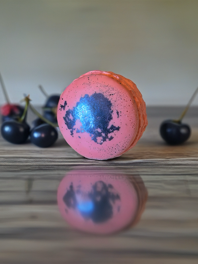 Bath Macaron - Black Cherry