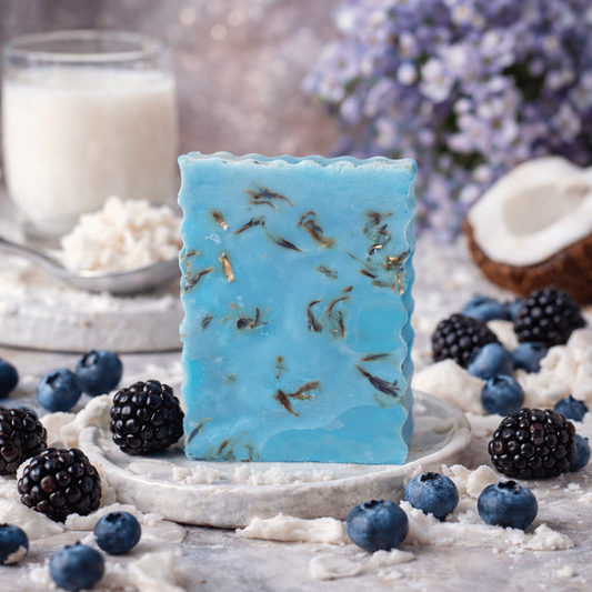 Savon artisanal fait au quebec a la fragrance de bleuets, mures et noix de coco