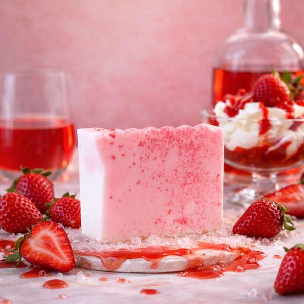 Savon artisanal décadent au fraises fait a la main au quebec